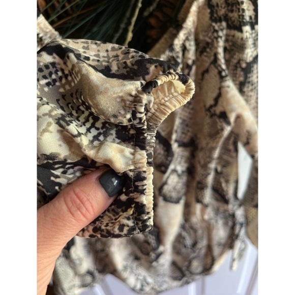 Rue 21 Snake/Python print Womens scooped necked top/blouse/shirt, Size XL - Picture 14 of 16